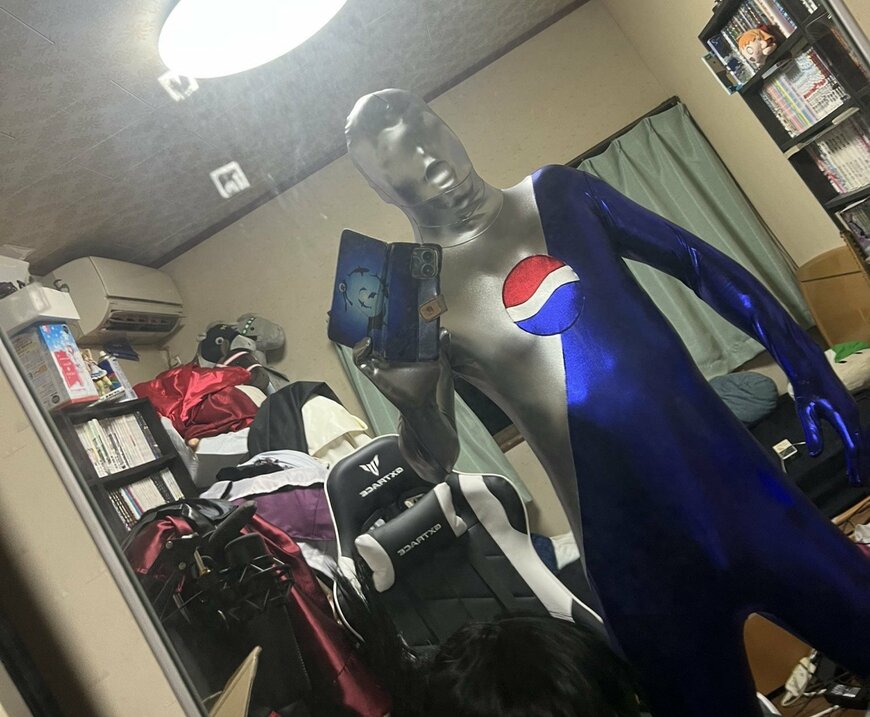 ペプシマンのコスプレをしてみた結果…思わぬアクシデントに「完全再現」「めっちゃ笑いました」と反響