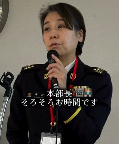 【自衛官の女子会】普段は精悍な本部長も「まさかの爆笑？」女性隊員たちの私服オフショットが話題！