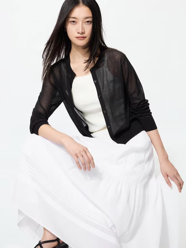 出所：ユニクロ公式　シアークルーネックショートカーディガン09 BLACK