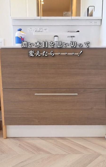 「これは大成功ですね！」統一感のない〈洗面台の引き出し〉→〈オシャレ＆落ち着いた雰囲気〉にリメイクシートDIYで大変身！
