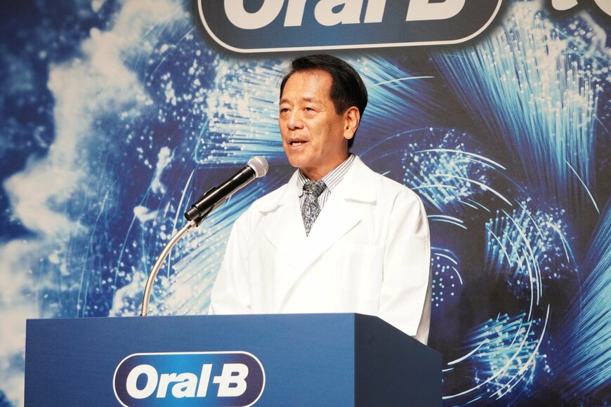 登壇して話をする男性の写真