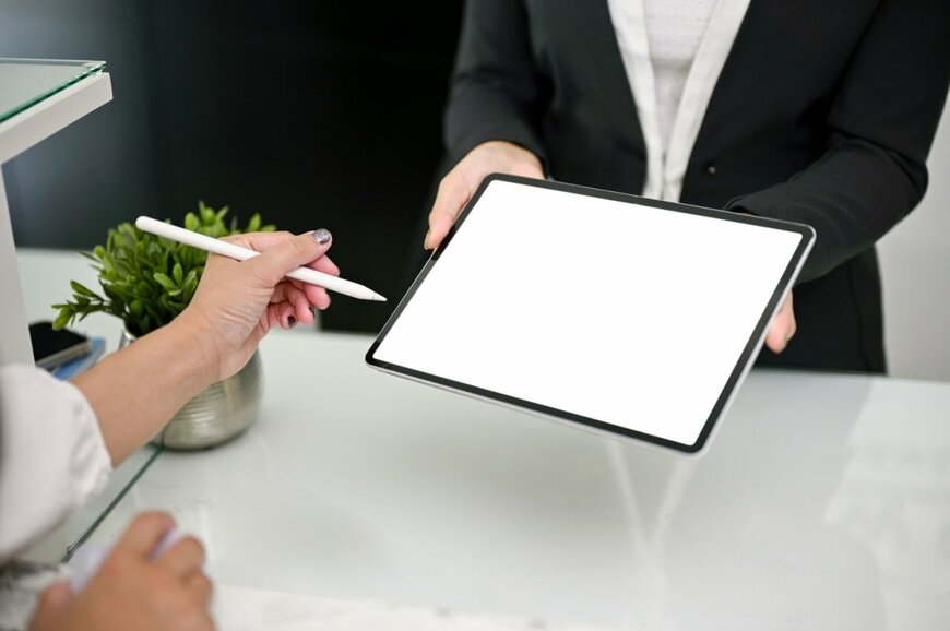 タブレットに記載する様子