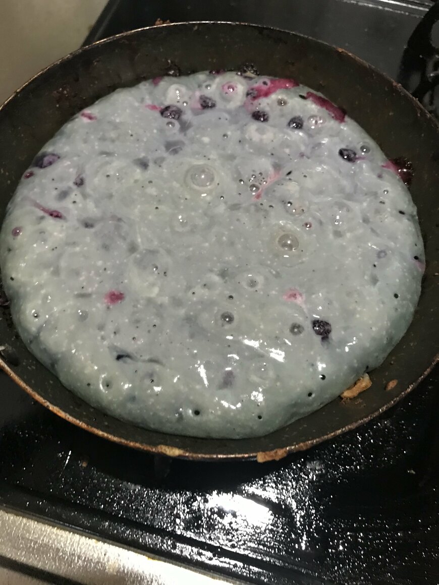 不思議な色合いのホットケーキ