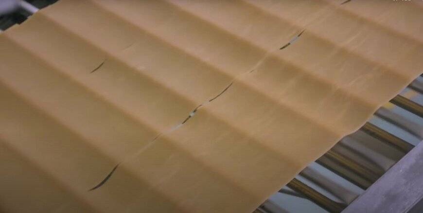 ローラーで巻き取る生地