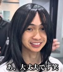 伸ばした黒髪が印象的な男性「まさかのイメチェン姿」が話題に