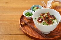 【老齢年金世代】65歳以上、リタイア組《単身・夫婦》生活費はひと月いくら必要？【厚生年金や貯蓄の平均も知りたい】