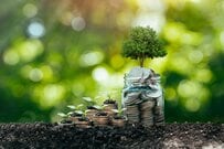 【家計調査・10月23日公表】貯蓄の上位10%の境目は「5380万円」に。1年前より355万円上がり、4000万円以上の世帯は15.7%
