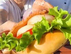 千葉県の道の駅で味わう「かぶバーガー」　みずみずしさ弾ける激レアグルメに「野菜たっぷり」「すごすぎる」