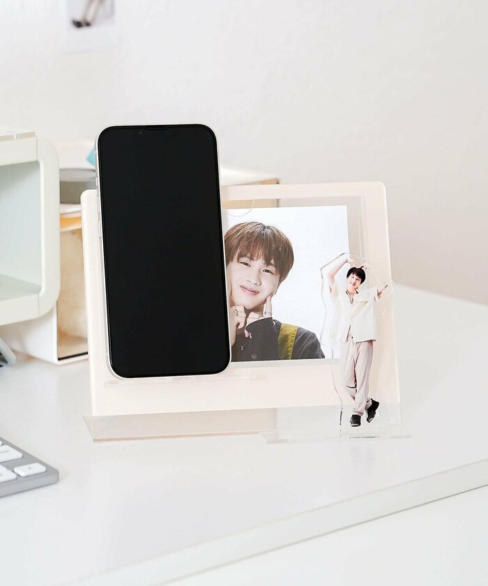 アクリル製の「オフィ活ディスプレイスマホスタンド」