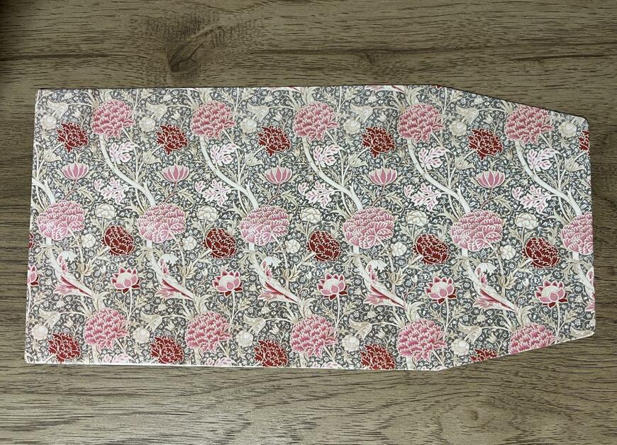 筆者撮影（セリア、ノート＆ブックカバー A6・文庫本対応サイズ マスターピースコレクション/WM）