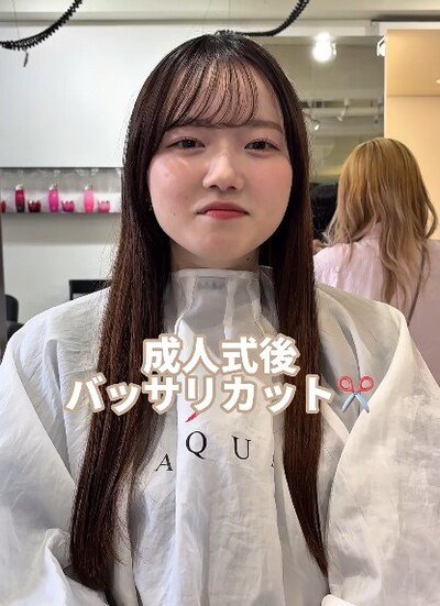 成人式後に大胆イメチェン！ロングヘアから肩上ボブになり洗練された大人女性に変身！