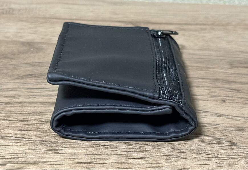 筆者撮影（ダイソー、三つ折り財布）
