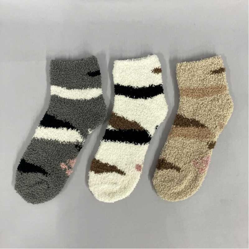 出所：キャンドゥ公式　婦人モールソックス　猫足柄