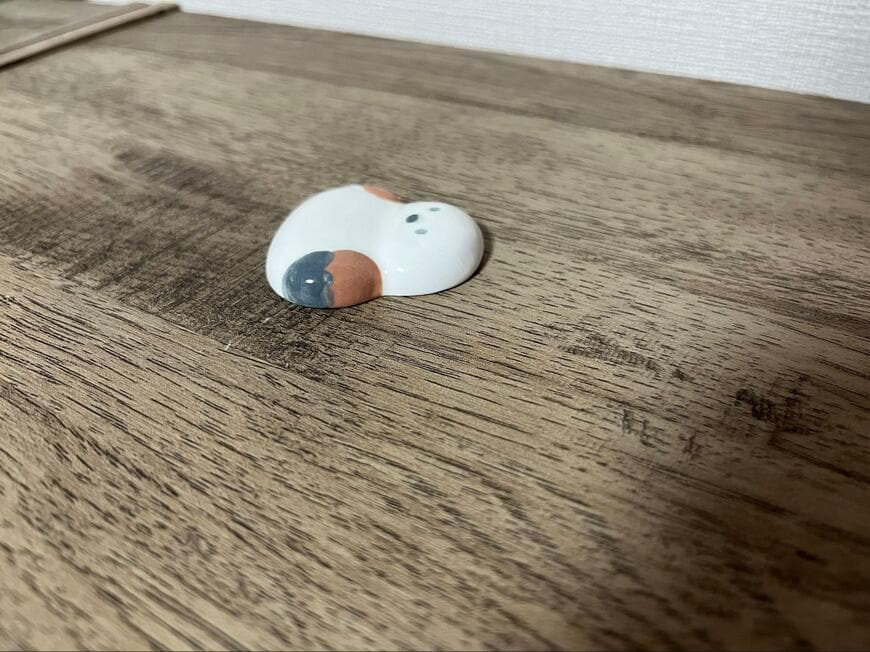 キャンドゥ、陶器箸置き ふわふわシマエナガ画像