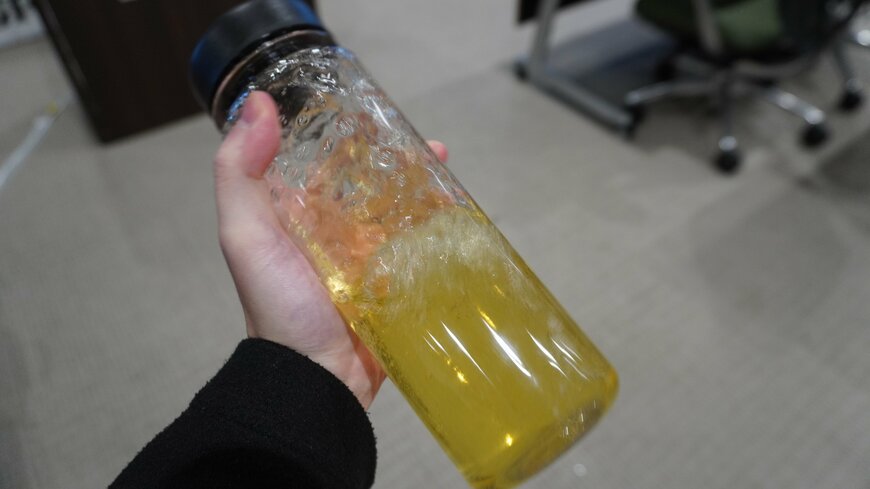 マイボトルを振っている写真