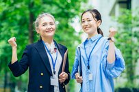 政府は「就職氷河期世代」向けの支援策を議論中【40歳代・50歳代】おひとりさま世帯「貯蓄額・年収」はどれくらいあるのか？