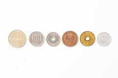 50円玉は「5円玉」より小さい？硬貨のサイズが「額面順」じゃない意外な歴史