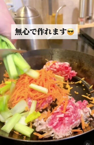 包丁いらず。食材をフライパンに入れる！