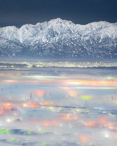 富山県の立山連峰と雲海