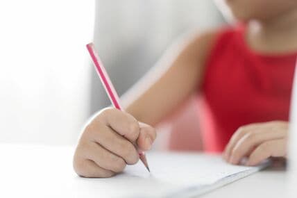 日付はなくても確実に「8月31日」に撮影されたとわかる　「夏休みあるある」と向き合う子ども時代に反響