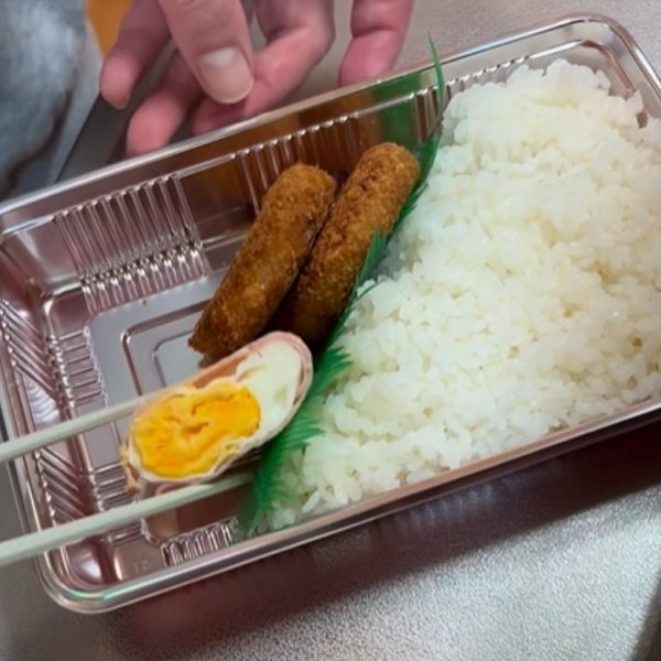 「売り物みたい！」ぎゅうぎゅうに詰めた【コロッケ弁当】特別感と愛情を感じる豪華な仕上がり