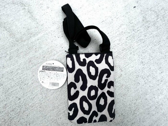 素材はポリエステルがメインで洗濯やアイロンかけはNG