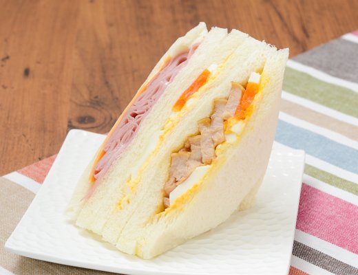 ローソンの新商品:肉ミックスサンド