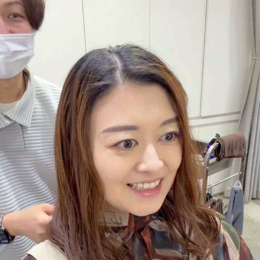 前髪が“トサカ”になる女性がプロに「託してみよう」と決意。アフター姿に「可愛さ倍増」「素敵」の声