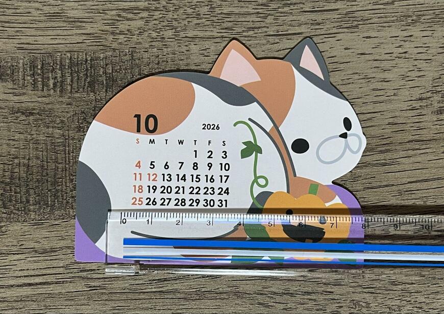 筆者撮影（ダイソー、アニマルダイカットカレンダー（ねこ））