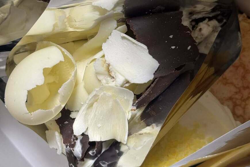 HARBS限定ケーキの箱を開けたら大惨事？　衝撃ビジュアルに「クレーム案件かと」