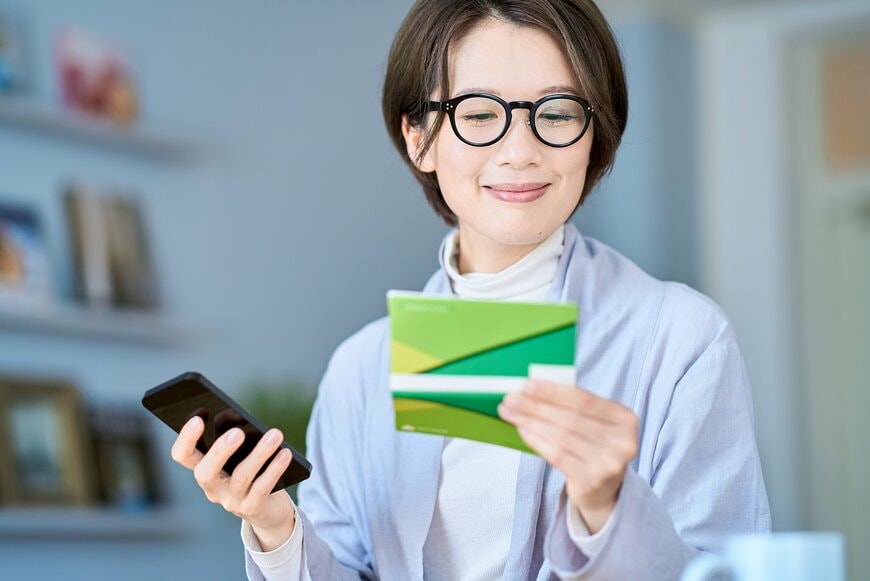 【年代別の平均貯蓄】「一番多いのはどの年代？」元銀行員が解説！貯蓄が多い人に共通する「3つの貯まる習慣」とは？