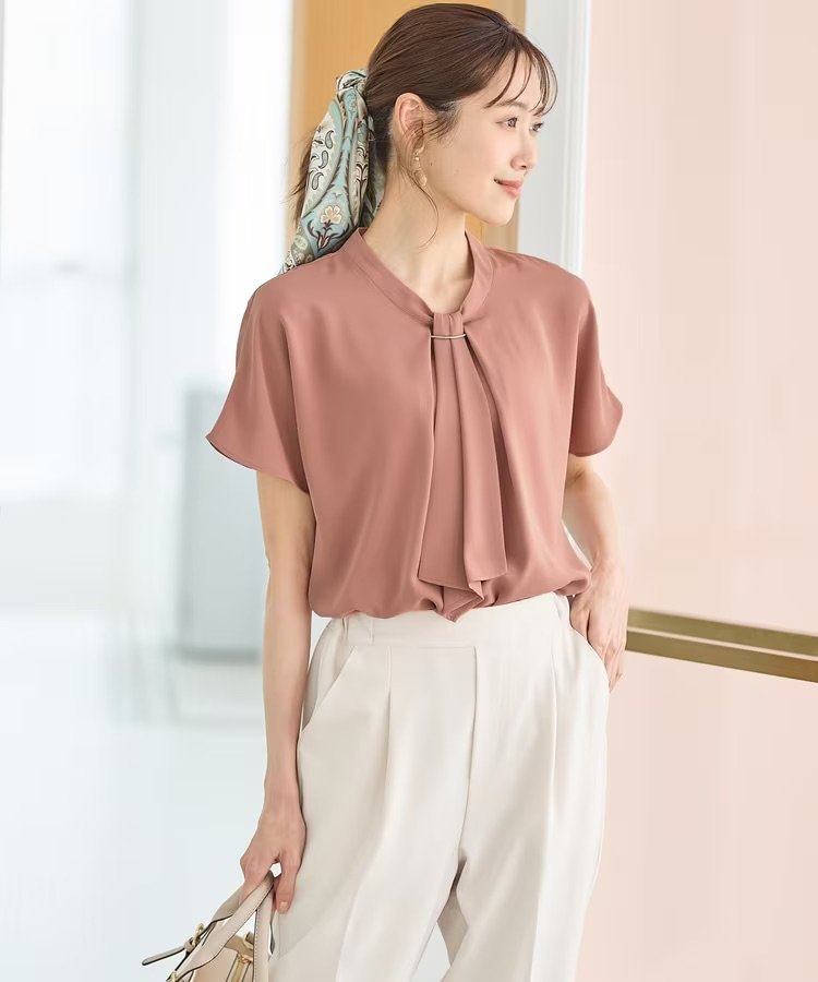 出所：ハニーズ公式　フレンチボウタイブラウス