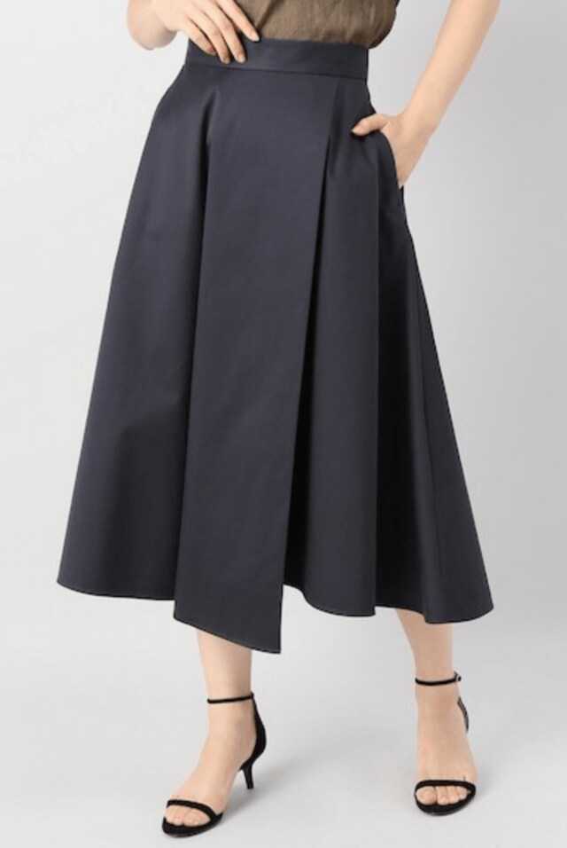Plage - CO サテン ミディスカート ¥21,600（税込）