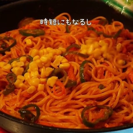 妻が夫に作る懐かしの【ナポリタン弁当】エビフライなどテンションの上がるボリューミーなおかずもおいしそう