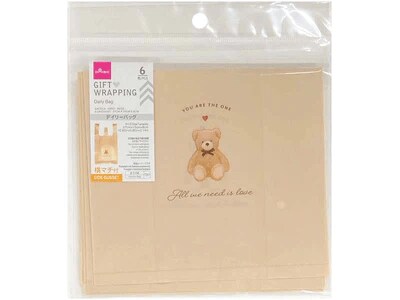 ポリエチレン素材のマチ付き手提げバッグです／出所：ダイソー公式 デイリーバッグ（くま、ベージュ、6枚、27cm×15cm×8cm）