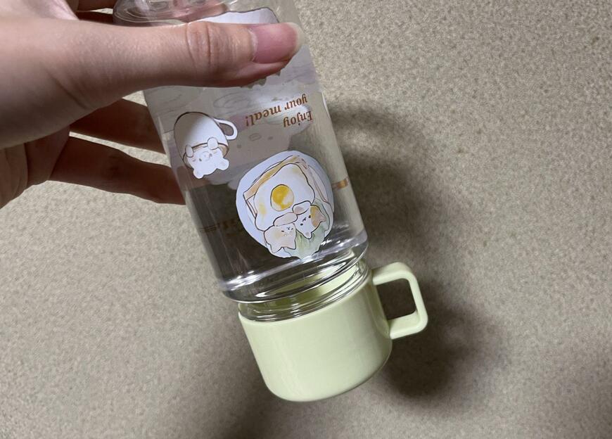 筆者撮影（セリア、デリッシュフレンズ コップ付ドリンクボトル390ml）