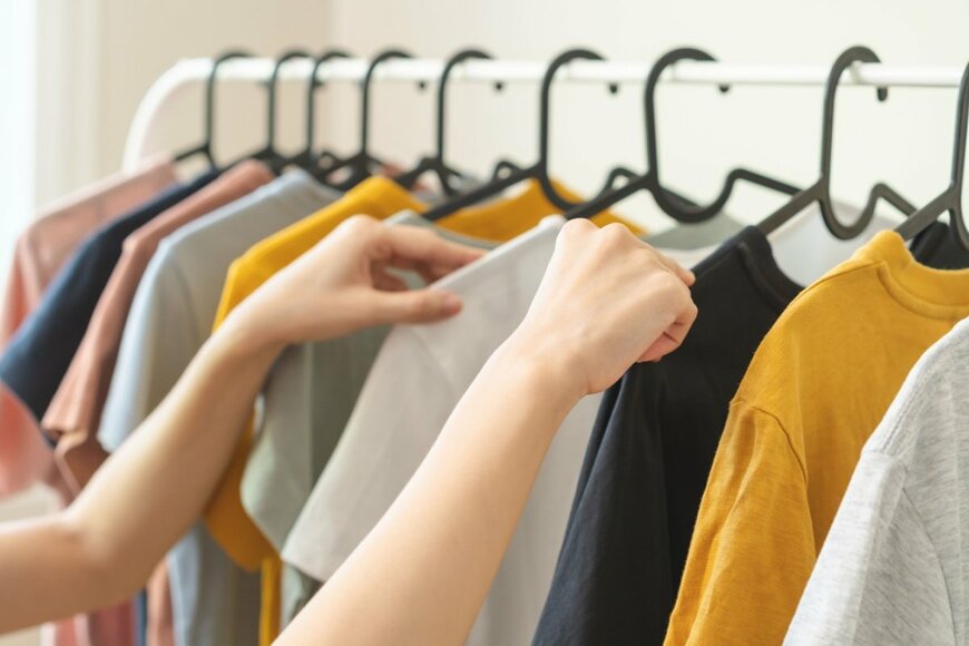 洋服を買う人のイメージ