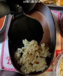 元料理人の父が中学生息子の“夕飯代わり”に作る【山菜飯＆海老マヨ弁当】溢れ出るボリュームに思わず二度見！