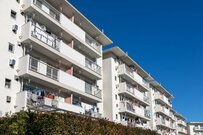 家の庭から知らない鳴き声　見てみると…大きな猛禽類の姿に驚き「こんな偶然あるんだ」「普通にレアすぎ」