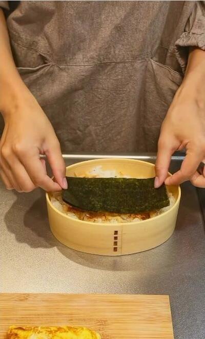 だし巻き卵が仕上がっていく