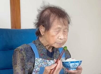 【94歳の長寿飯】おばあちゃんが作る“冷凍キュウリの浅漬け”に称賛「勉強になる」