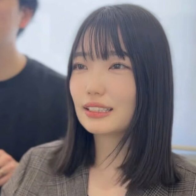 「素晴らしい髪型」長年セルフカットをしていた女性が美容師のもとでショートヘアに！鏡を見て「可愛い」と満足の仕上がり