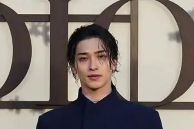 横浜流星 スタイル抜群DIORパンツコーデに「色気ダダ漏れ」「令和の流星くんの破壊力」の声