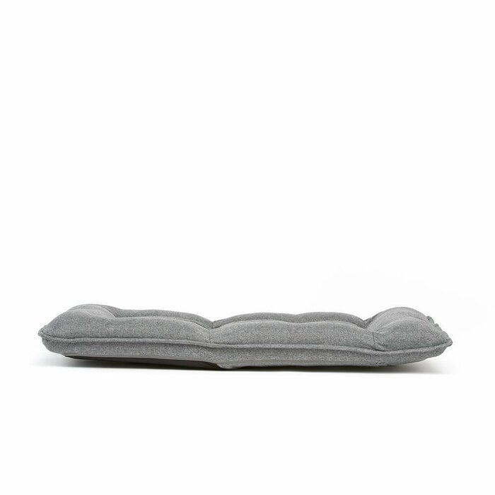 完全に平らな状態にできる「フルフラット」機能も備わっています