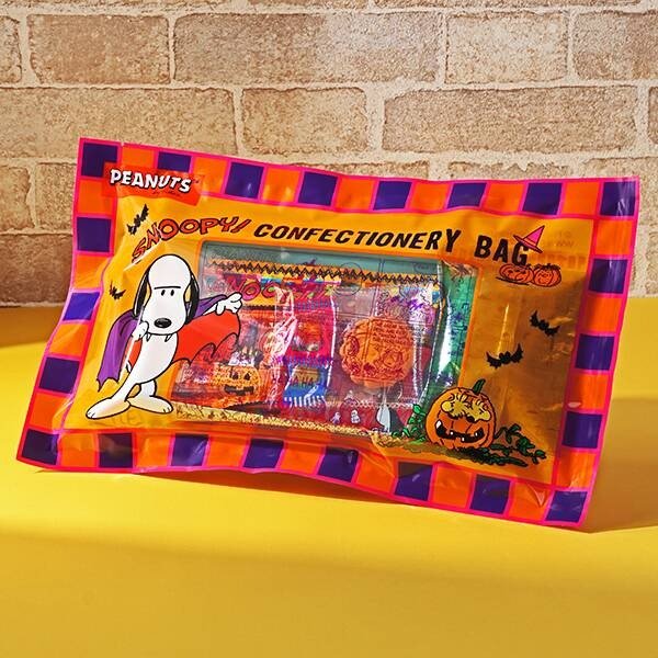 ハロウィンモードのスヌーピーを描いたバッグが可愛いです