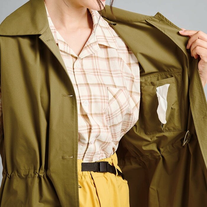 ティッシュなどをスムーズに取り出せる専用のポケットが配置