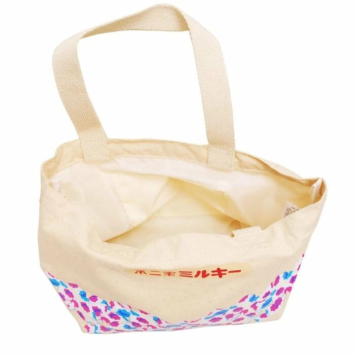 サイズは幅約32cm、高さ約18cm、マチが約12cm