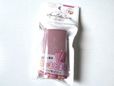 SNSでよく話題になっているのがこちらの「ヘアバームスティック」