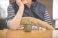 【高額療養費】ひとり暮らしでも合算できます。全部足せる？70歳未満には「2万1000円」のラインがあります