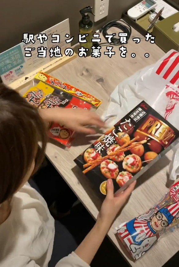 出所：@superhotel_official「スーパーホテルがお届けするホテルあるある部屋ver.」